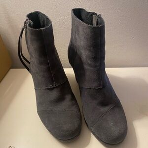 Tom’s Desert / Gray suede zip-up wedges size 8.5
